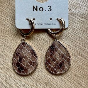 Genuine Leather Teardrop Earrings. 👂💍
